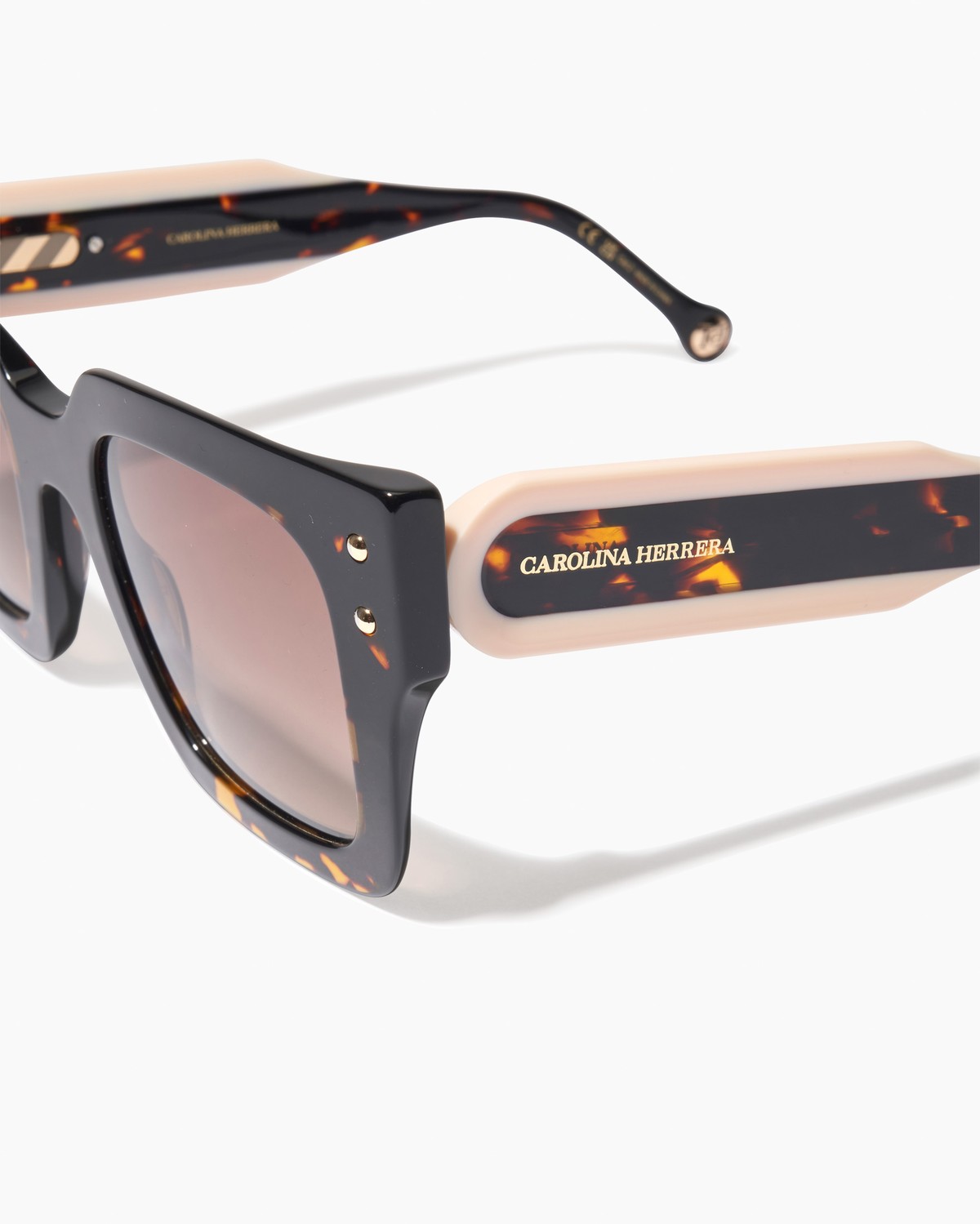 Carolina Herrera Tortoiseshell Sunglasses with Striped Temples Oversized Sunglasses With Contrast Temples | Carolina Herrera BR main image 4