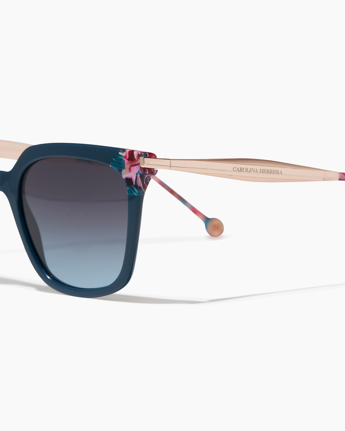Carolina Herrera 
キャロリーナへレラ
ショルダーバッグ
黒 Square Frame Sunglasses with Contrast Detail - Accessories