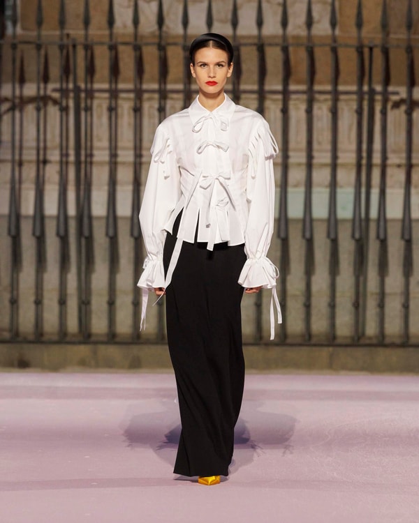 Modelos desfilando en el desfile de primavera 2026 en Madrid
