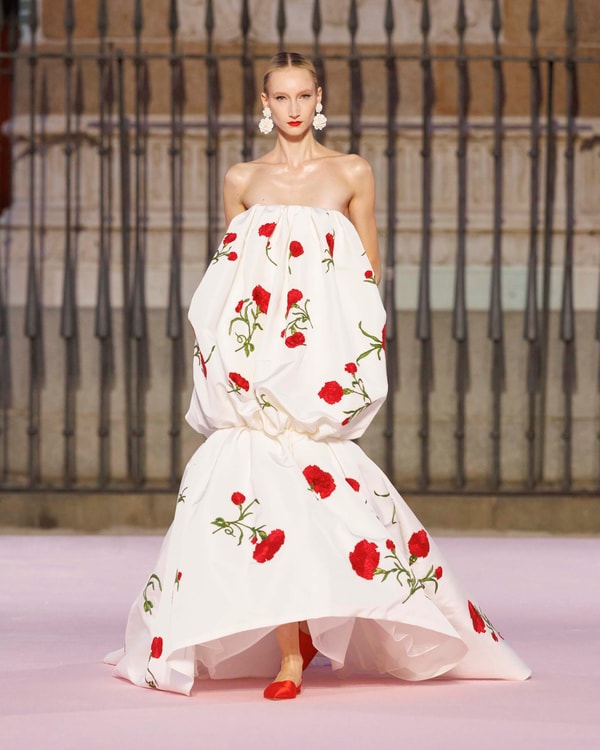 Modelos desfilando en el desfile de primavera 2026 en Madrid