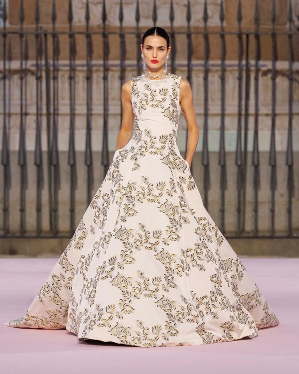 Modelos desfilando en el desfile de primavera 2026 en Madrid