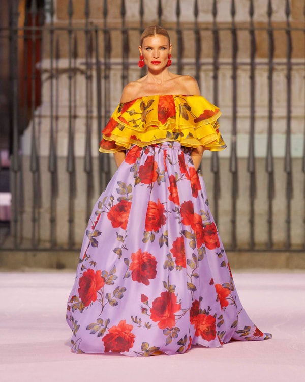 Modelos desfilando en el desfile de primavera 2026 en Madrid