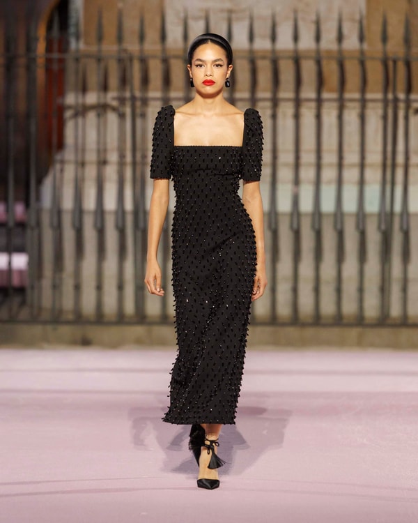 Modelos desfilando en el desfile de primavera 2026 en Madrid