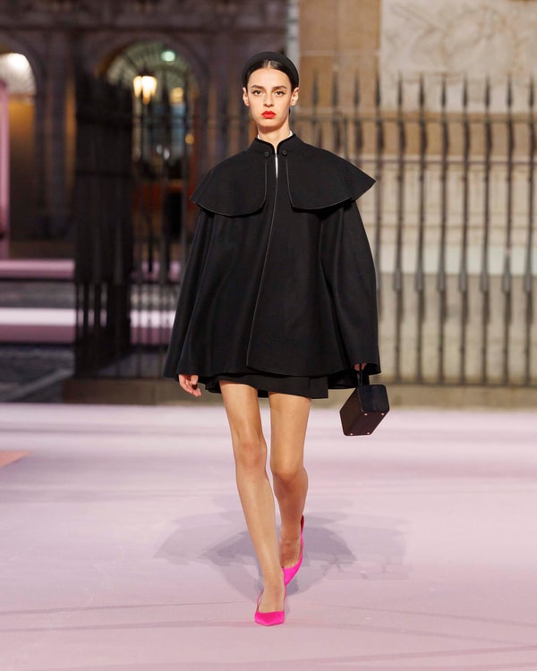 Modelos desfilando en el desfile de primavera 2026 en Madrid