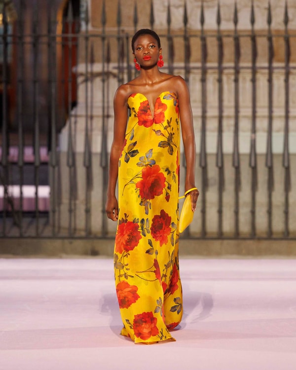Modelos desfilando en el desfile de primavera 2026 en Madrid