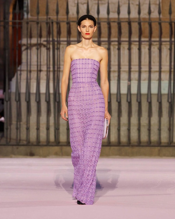 Modelos desfilando en el desfile de primavera 2026 en Madrid