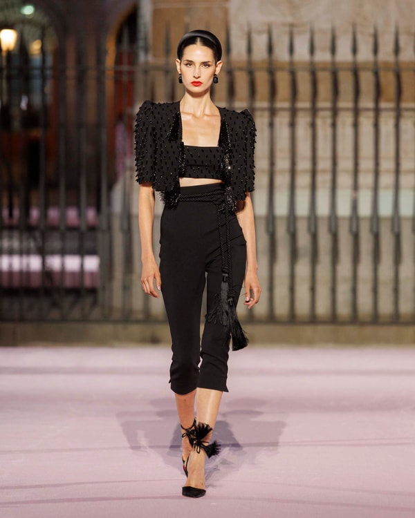 Modelos desfilando en el desfile de primavera 2026 en Madrid