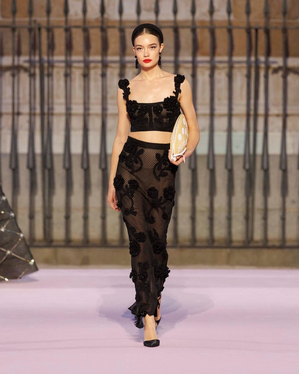 Modelos desfilando en el desfile de primavera 2026 en Madrid