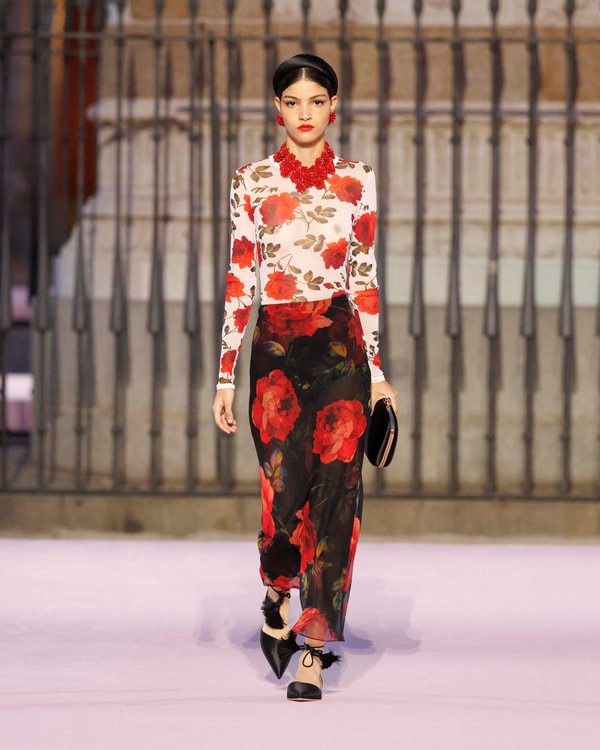 Modelos desfilando en el desfile de primavera 2026 en Madrid