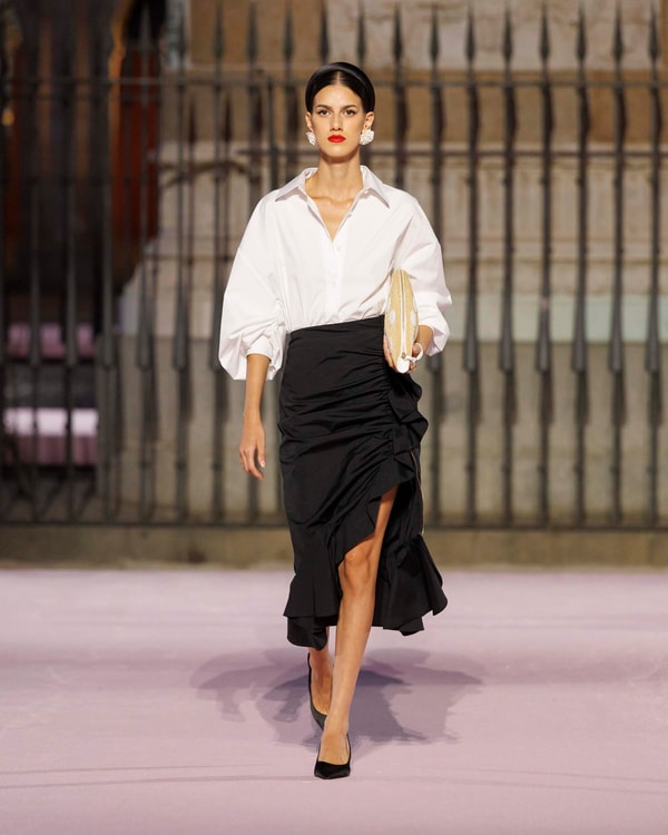 Modelos desfilando en el desfile de primavera 2026 en Madrid
