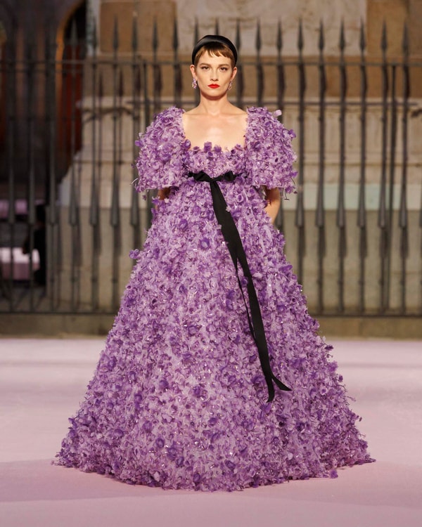 Modelos desfilando en el desfile de primavera 2026 en Madrid