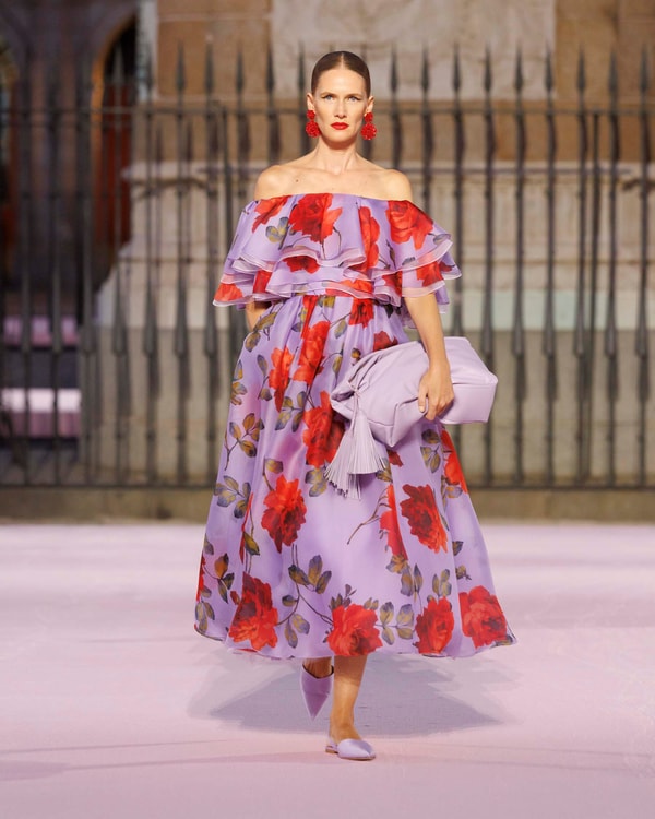 Modelos desfilando en el desfile de primavera 2026 en Madrid