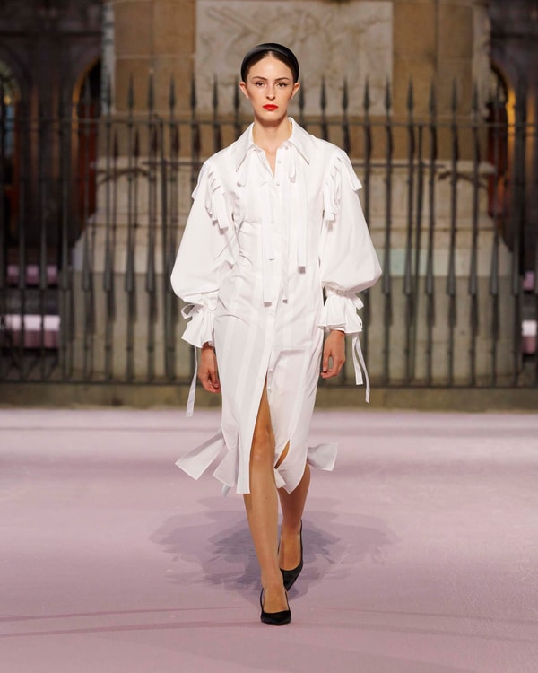 Modelos desfilando en el desfile de primavera 2026 en Madrid