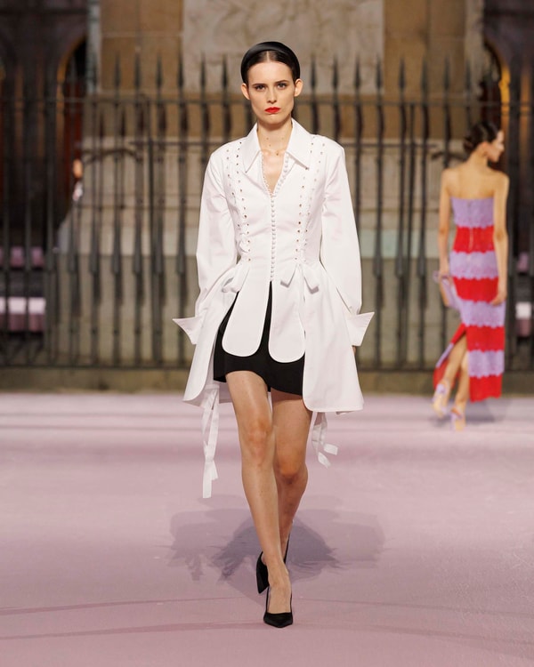 Modelos desfilando en el desfile de primavera 2026 en Madrid
