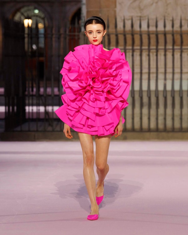Modelos desfilando en el desfile de primavera 2026 en Madrid