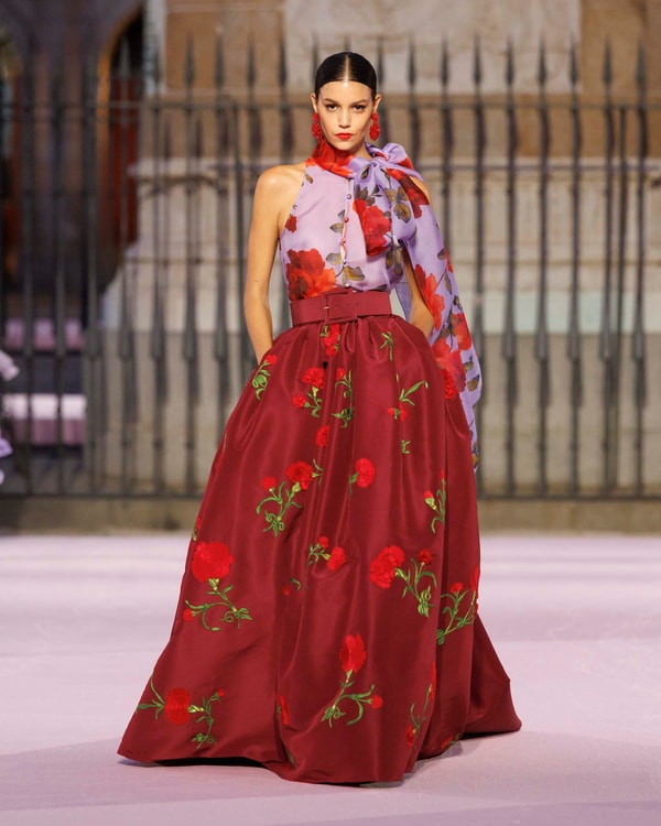 Modelos desfilando en el desfile de primavera 2026 en Madrid