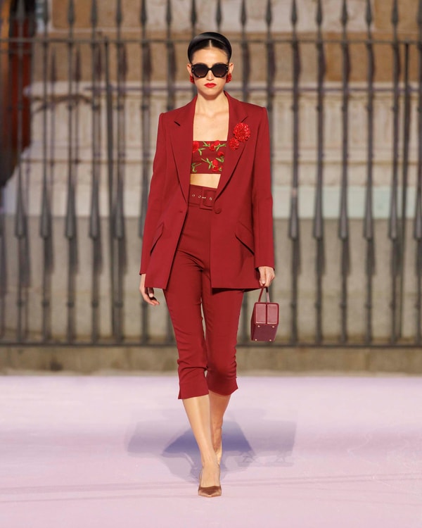 Modelos desfilando en el desfile de primavera 2026 en Madrid