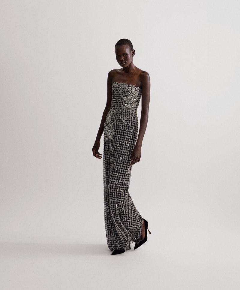 Model wearing look from Winter 2027 - Carolina Herrera