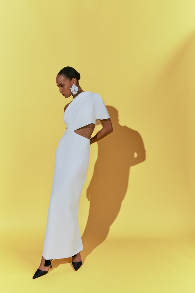 Model wearing look from Resort 2027 - Carolina Herrera