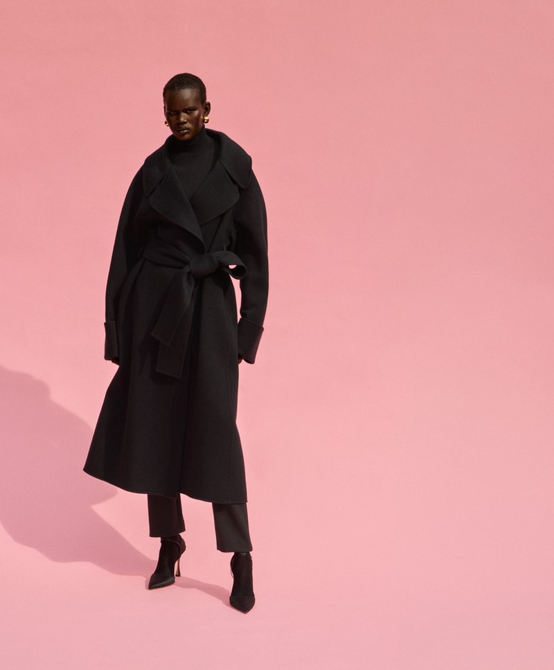 Model wearing look from Winter 2027 - Carolina Herrera