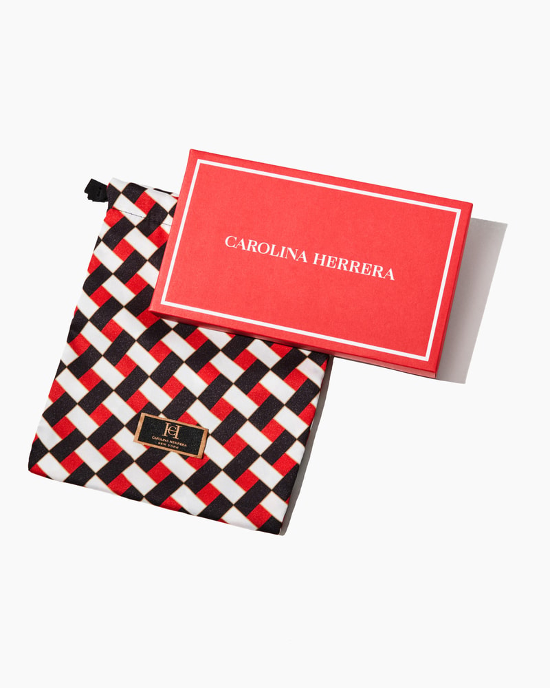 HC CUS POUCH+RIBBON REDTARTAN GWP L4