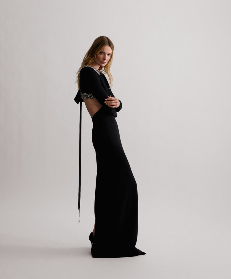 Model wearing look from Winter 2027 - Carolina Herrera