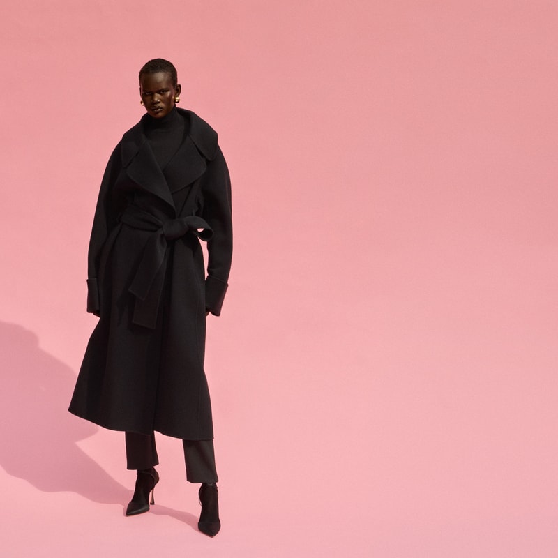 Model wearing look from Winter 2027 - Carolina Herrera
